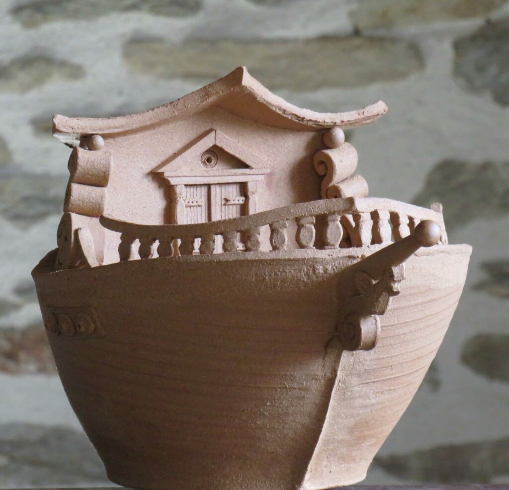 Sculpture bateau atelier de poterie de Reconsat Chéniers