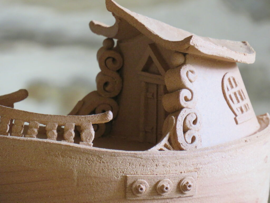 Sculpture bateau atelier de poterie de Reconsat Chéniers Creuse
