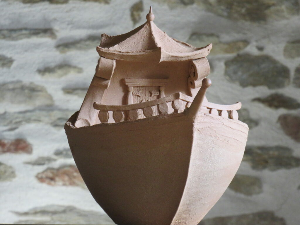 Sculpture bateau atelier de poterie de Reconsat